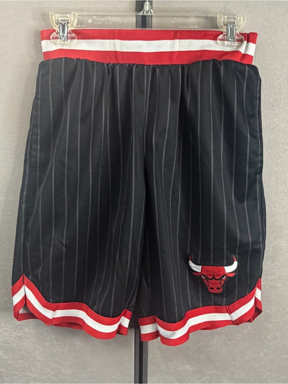 Chicago Bulls Pinstripe Mesh Basketball Shorts Embroidered Logo Size Small